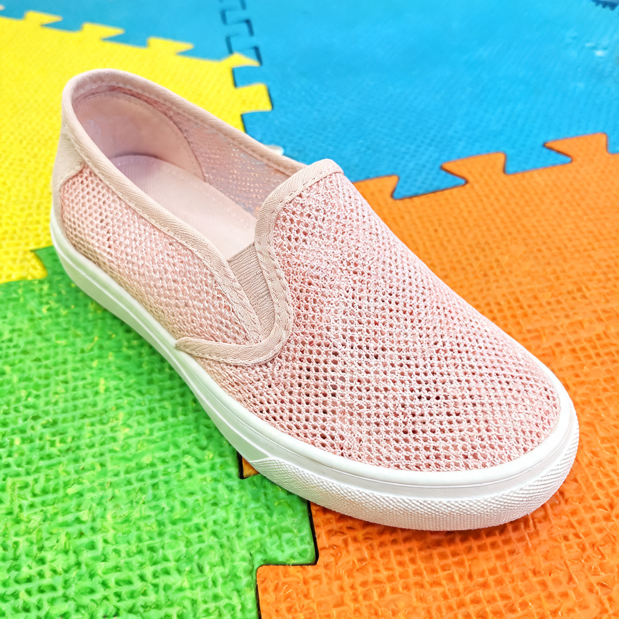 Input shoe for White-Background Standardizer