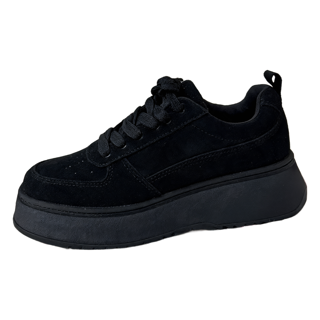 Rendered shoe — White-Background Standardizer